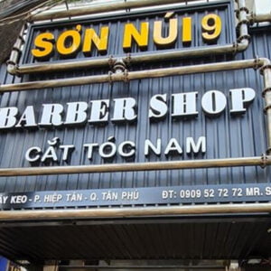 bảng hiệu tôn sóng màu đen cho tiệm tóc