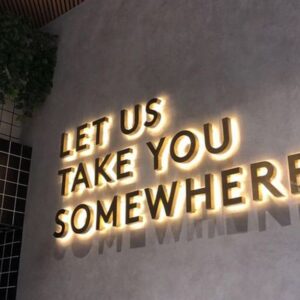 chữ gỗ có đèn led hắt chân