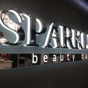 chữ nổi inox sáng chân mica