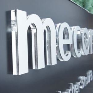 chữ mica có chân mica trong