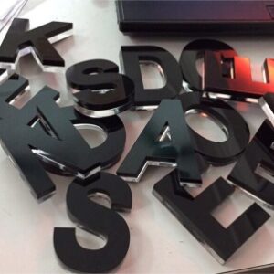 chữ mica có chân mica trong