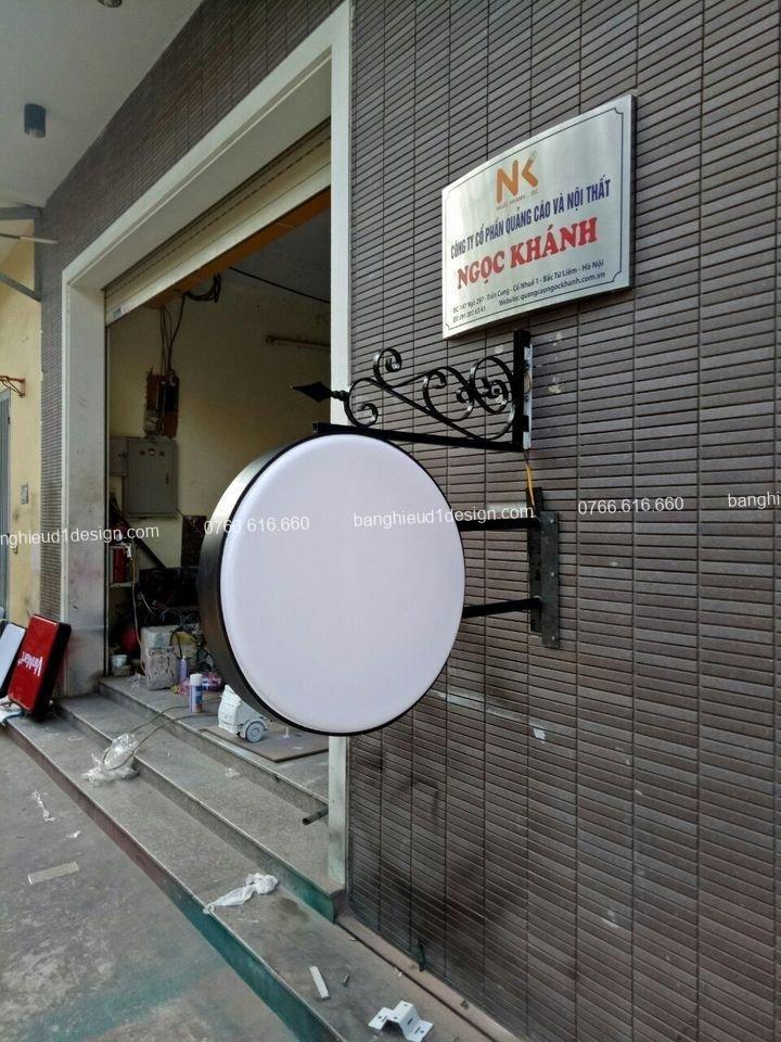 hộp đèn hút nổi tròn có tay sắt hoa văn hộp đèn hút nổi tròn có tay sắt hoa văn