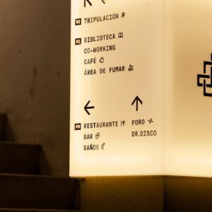 Hộp Đèn Mica Không Viền 4 Mặt hộp đèn mica không viền cho quán cafe