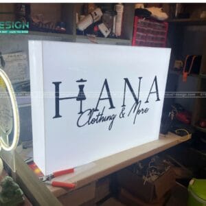 Hộp đèn mica không viền 4 mặt shop trời trang Hana